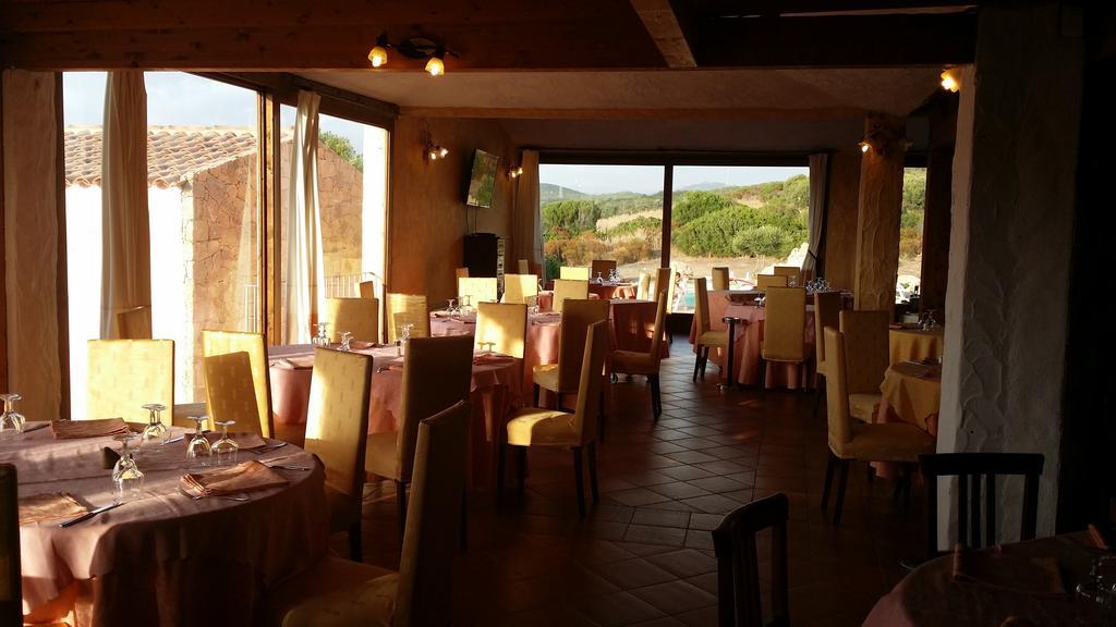 Hotel Ristorante La Tana Di Li Mazzoni Trinita d'Agultu e Vignola Room photo