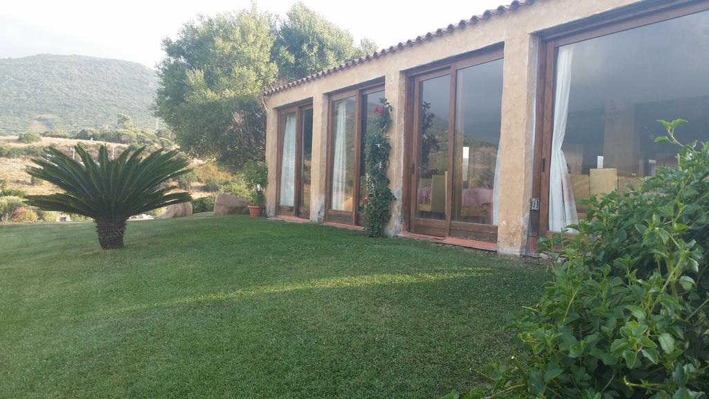 Hotel Ristorante La Tana Di Li Mazzoni Trinita d'Agultu e Vignola Exterior photo