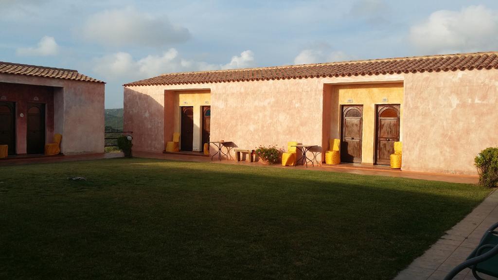 Hotel Ristorante La Tana Di Li Mazzoni Trinita d'Agultu e Vignola Exterior photo