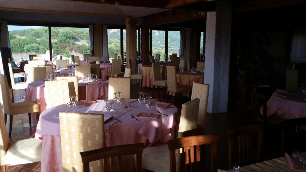 Hotel Ristorante La Tana Di Li Mazzoni Trinita d'Agultu e Vignola Exterior photo
